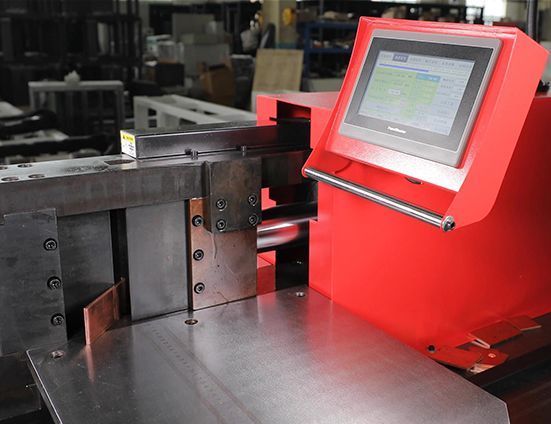 Piegatrice busbar 3 in 1