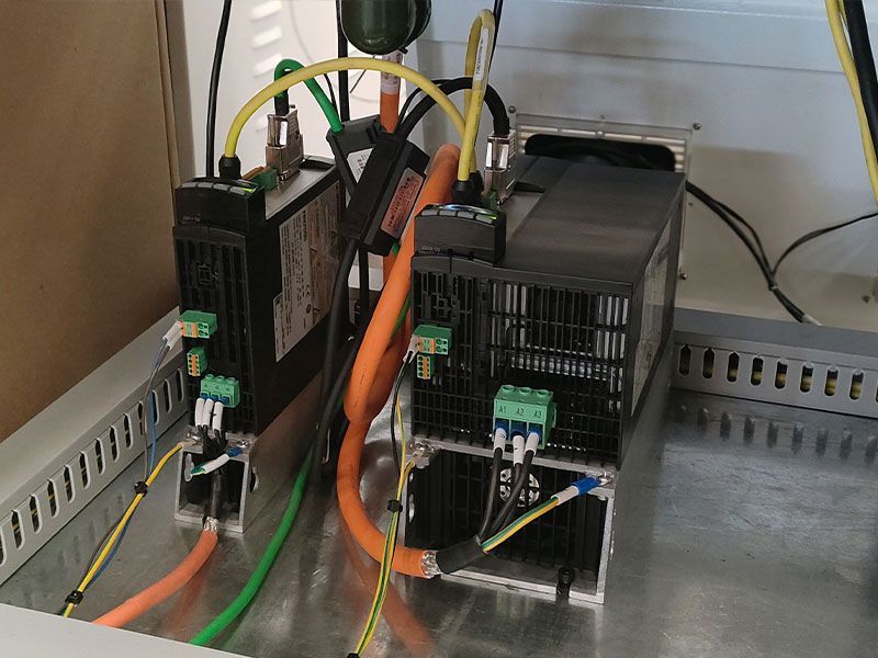 Curvatrice automatica per sbarre di potenza