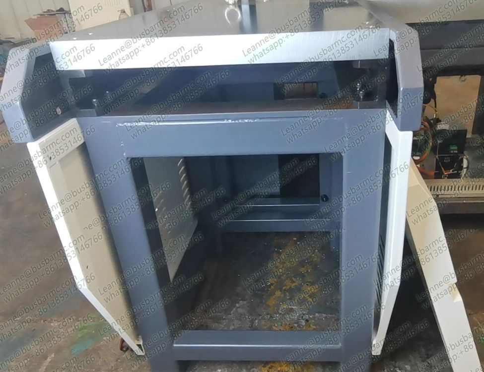 Cesoia e punzonatrice per sbarre collettrici