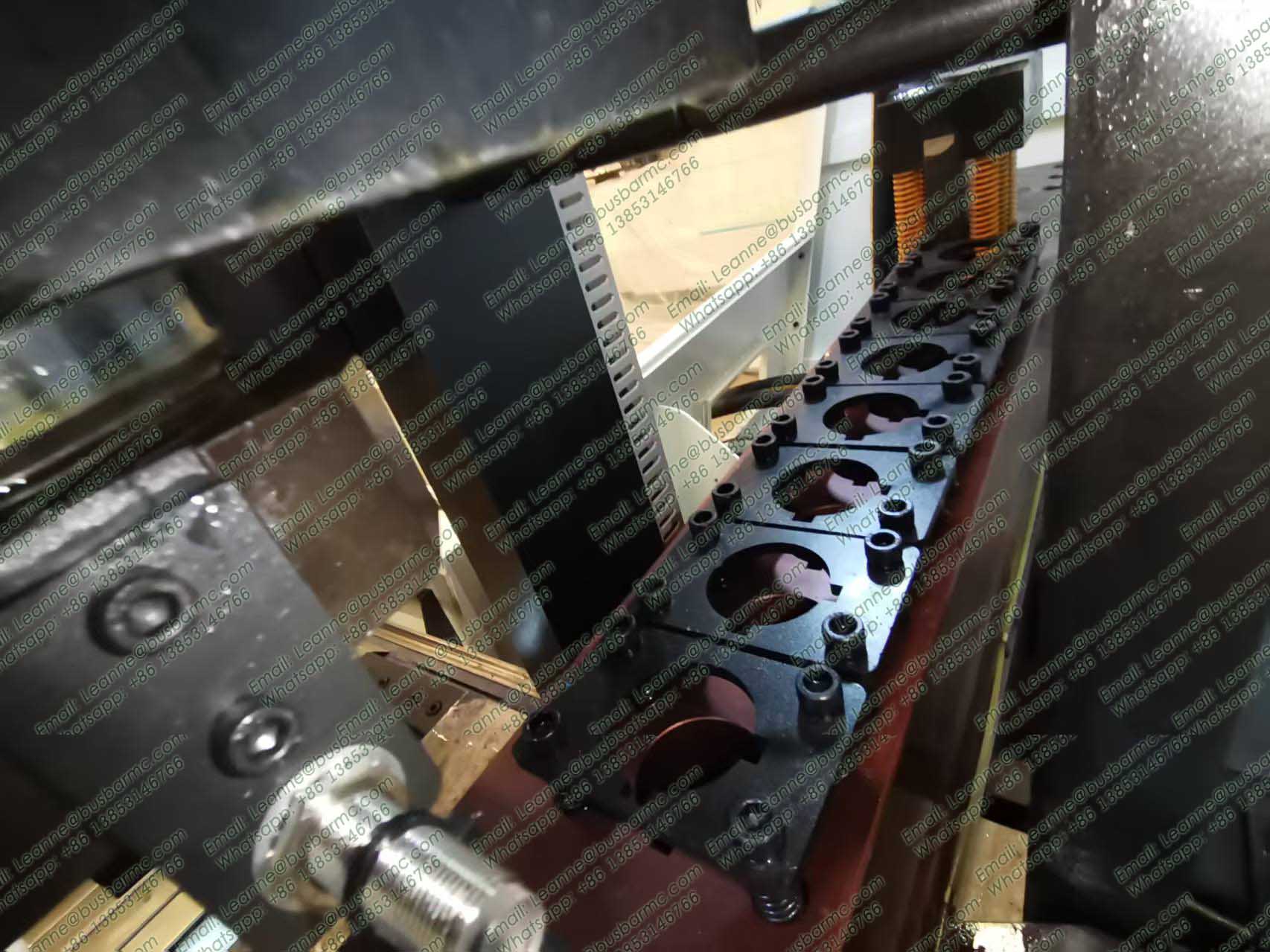 Matrici di punzonatura intercambiabili per foratura barre elettriche